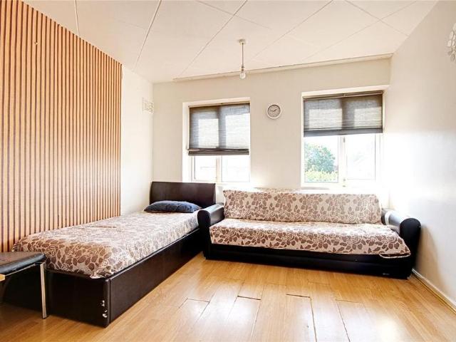 1 bedroom semi detached house to rent