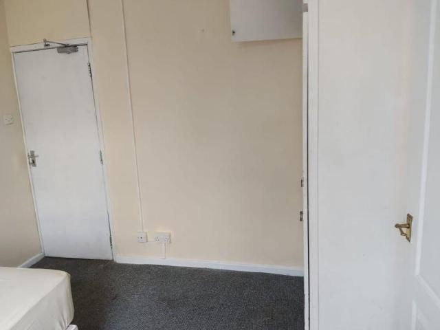 1 bedroom semi detached house to rent