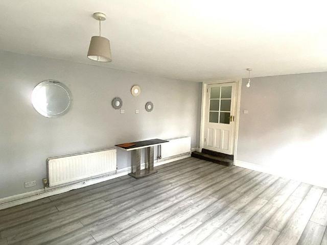 1 bedroom semi detached house to rent