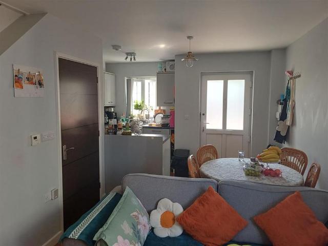 1 bedroom semi detached house to rent
