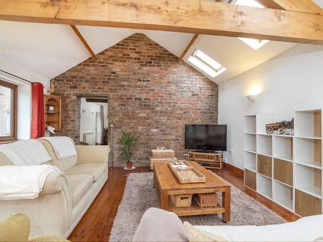 1 bedroom semi detached house to rent
