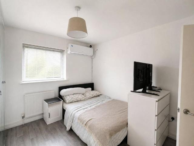 1 bedroom semi detached house to rent