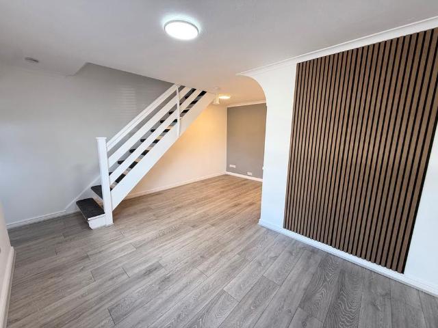 1 bedroom semi detached house to rent