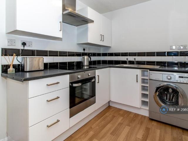 1 bedroom semi detached house to rent