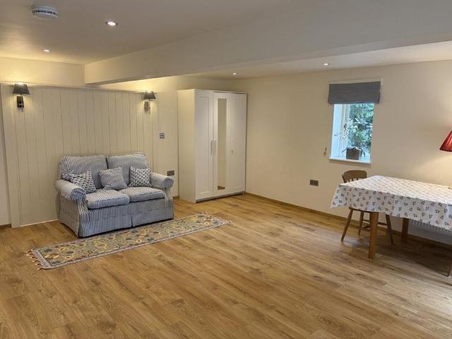 1 bedroom semi detached house to rent