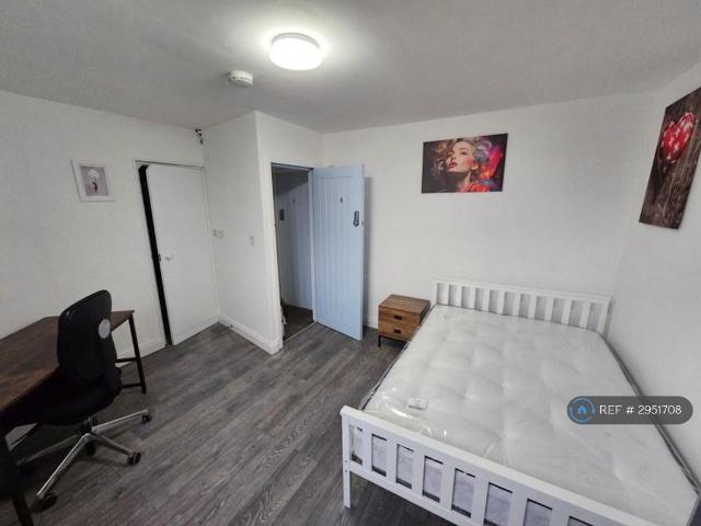 1 bedroom semi detached house to rent