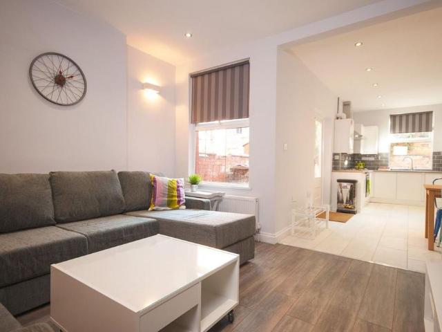 1 bedroom semi detached house to rent