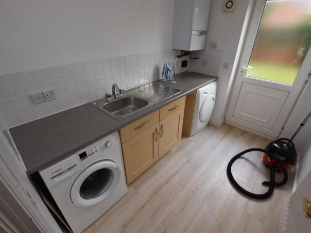 1 bedroom semi detached house to rent