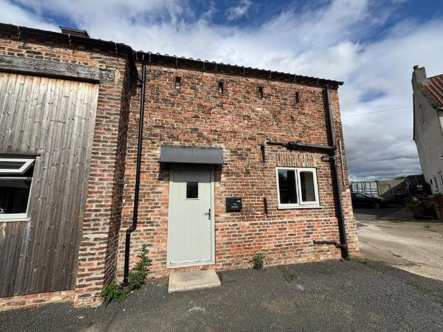 1 bedroom semi detached house to rent