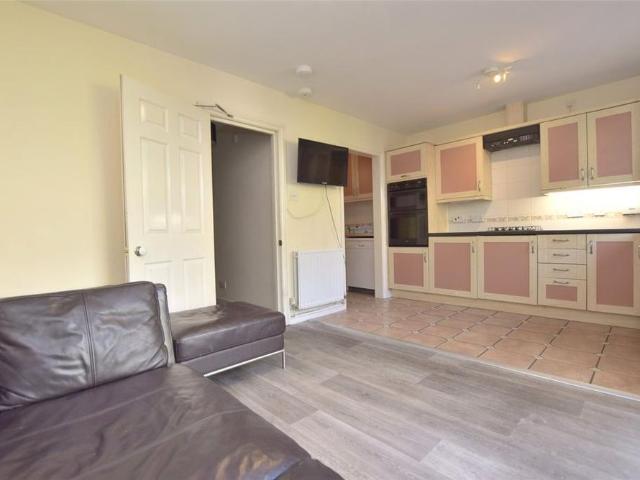 1 bedroom semi detached house to rent
