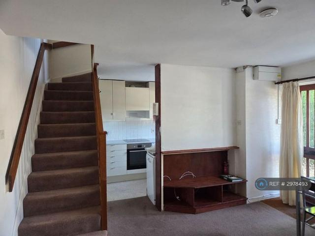 1 bedroom semi detached house to rent