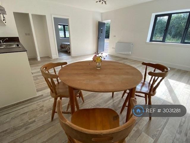 1 bedroom semi detached house to rent