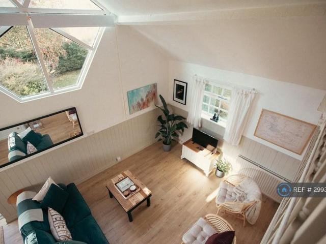 1 bedroom semi detached house to rent