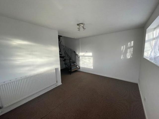 1 bedroom semi detached house to rent