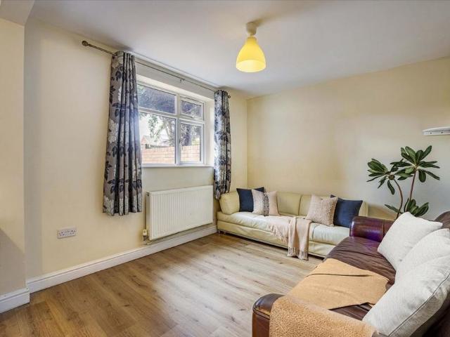 1 bedroom semi detached house to rent
