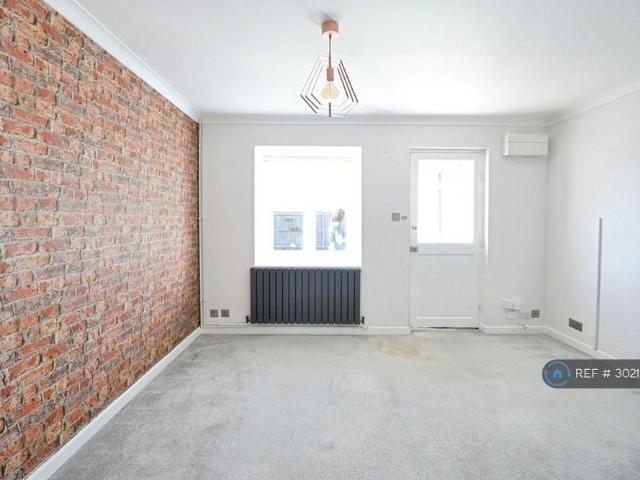 1 bedroom semi detached house to rent
