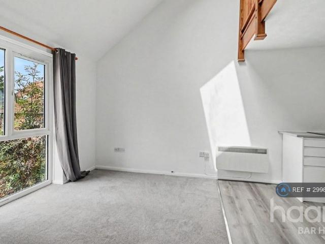1 bedroom semi detached house to rent