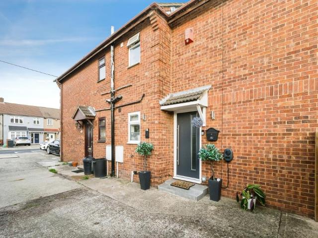 1 bedroom semi detached house for sale