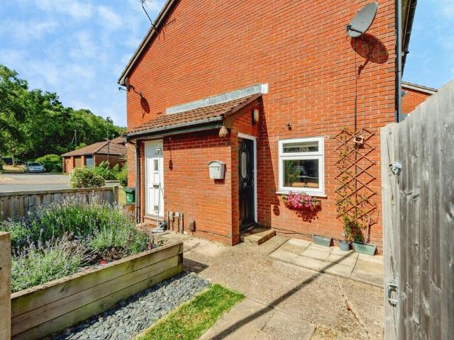1 bedroom semi detached house for sale