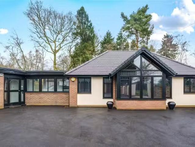 1 bedroom semi detached house for rent in Axborough Lane, Iver.
