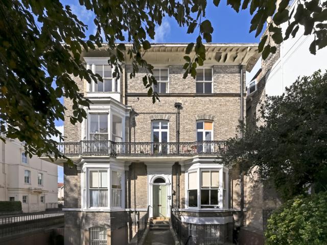 1 bedroom sharedaccommodation to rent