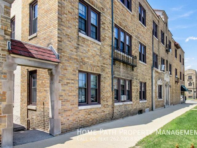 1 bedroom, Shorewood WI 53211 103453858