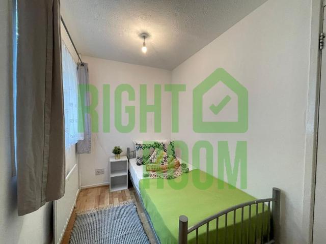 1 bedroom Single room to let Room 3, 32 Chesnut Road N17 9EN