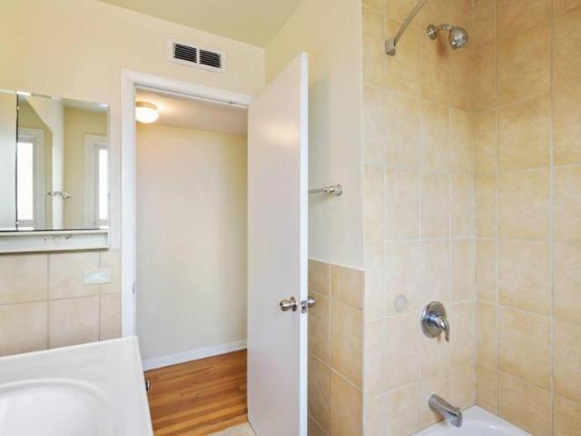 1 bedroom, Skokie IL 60076 105524778