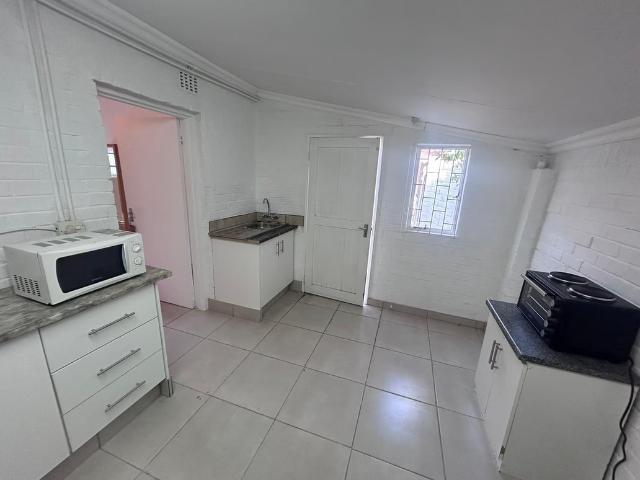 1 Bedroom Studio Apartment To Let in Riebeeckstad