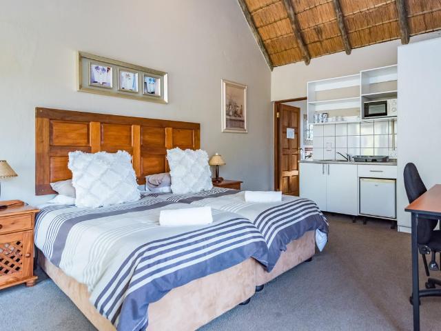 1 Bedroom Studio Apartment To Let in Ruimsig AH