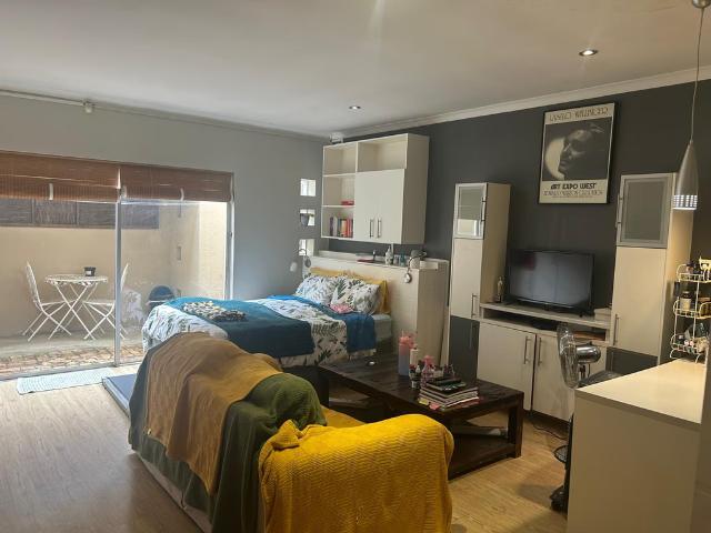 1 Bedroom Studio Apartment To Let in The Gardens