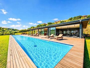 1 Bedroom Studio Apartment To Let in Zimbali Estate