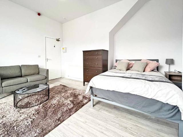 1 bedroom studio apartment to rent