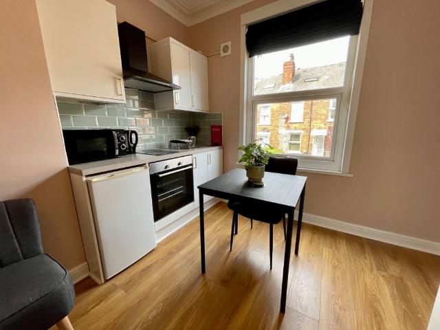 1 bedroom studio apartment to rent