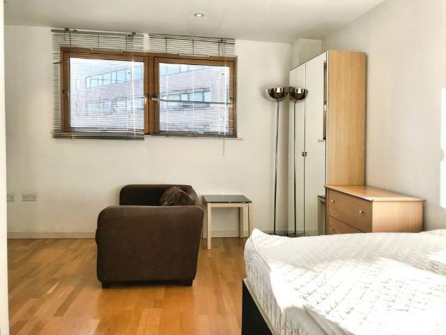 1 bedroom studio apartment to rent