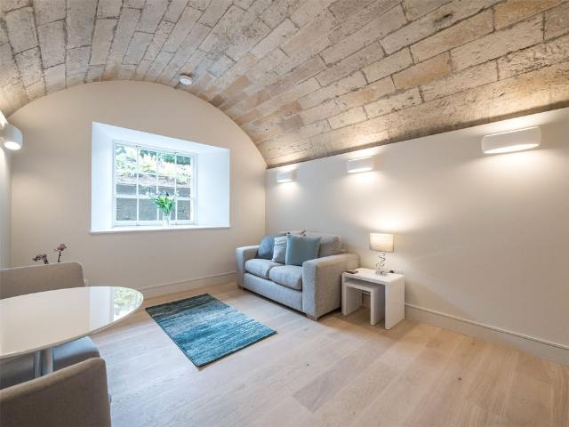 1 bedroom studio apartment to rent