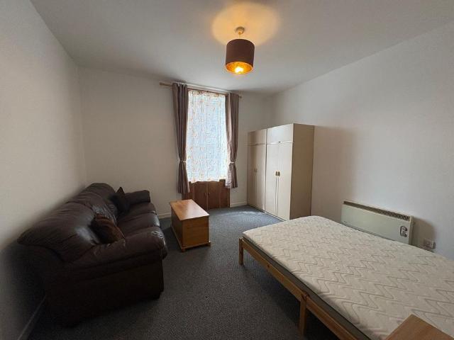 1 bedroom studio apartment to rent