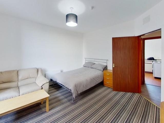 1 bedroom studio apartment to rent