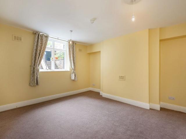 1 bedroom studio apartment to rent