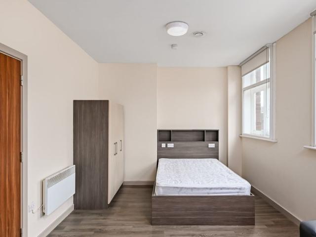 1 bedroom studio apartment to rent