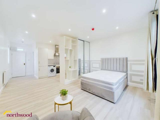 1 Bedroom Studio Flat