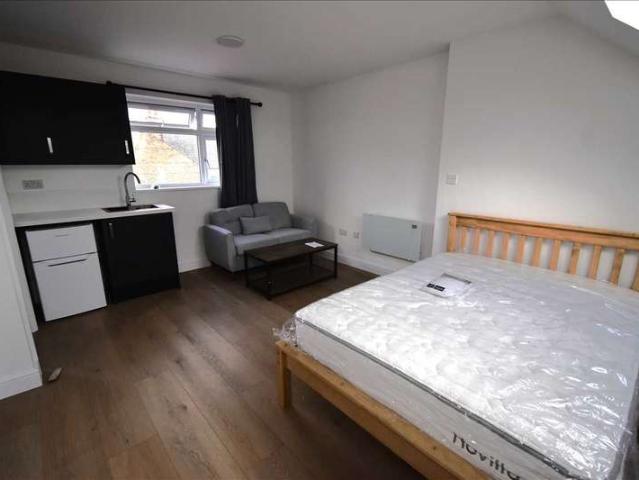 1 Bedroom Studio Flat