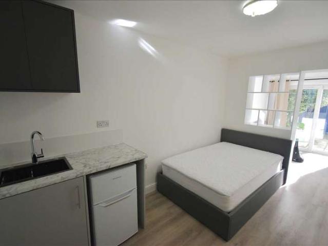 1 Bedroom Studio Flat