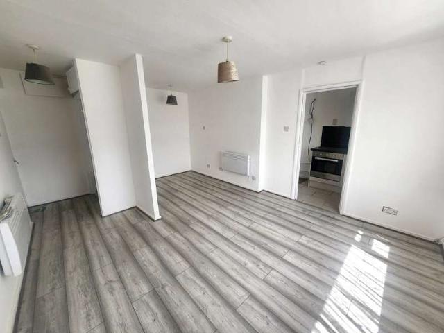 1 Bedroom Studio Flat
