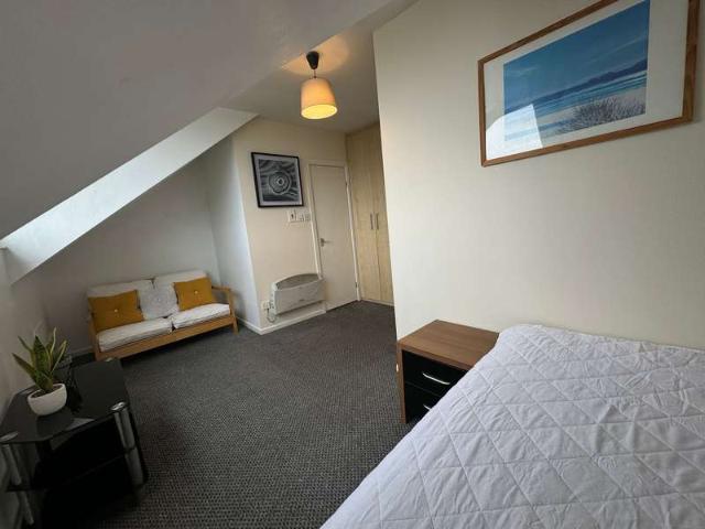 1 Bedroom Studio Flat