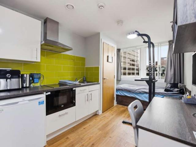 1 Bedroom Studio Flat