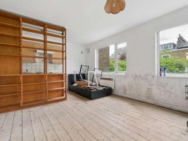 1 Bedroom Studio Flat