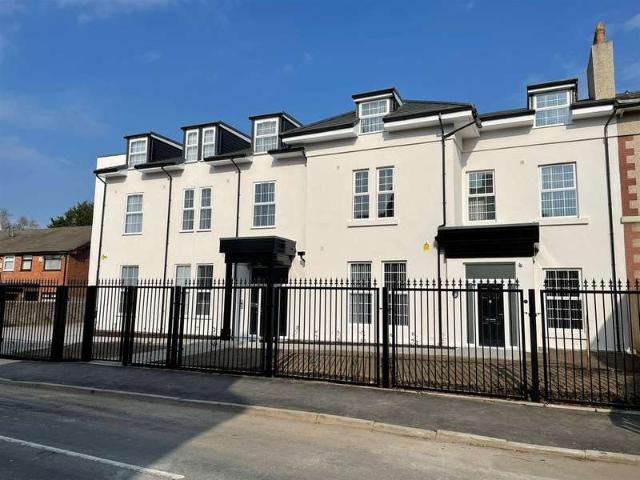 1 Bedroom Studio Flat