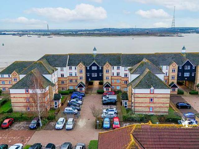 1 Bedroom Studio Flat