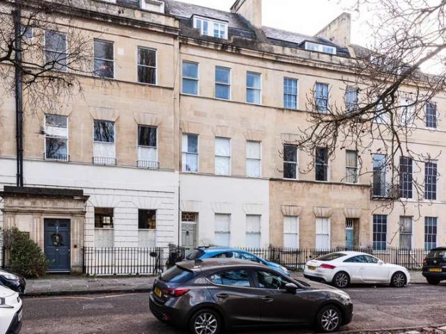 1 Bedroom Studio Flat